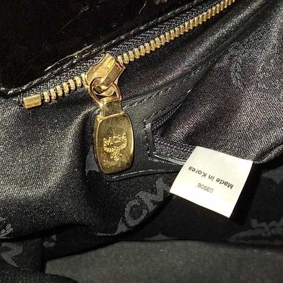 MCM Black Patent Leather Tote With Gold Hardware and Emblems - Picture 6 of 10